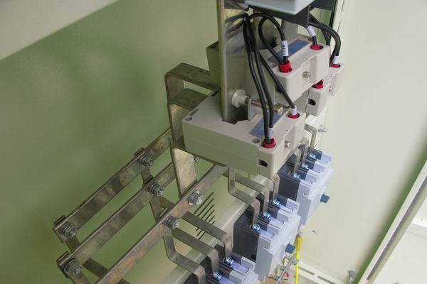 丁青配电柜-应急照明配电柜使用对工作人员的具
